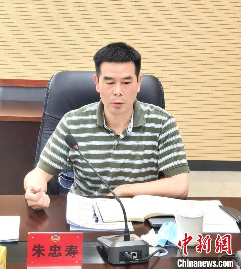 第一提案人朱忠壽交流發(fā)言?！埿≤?攝