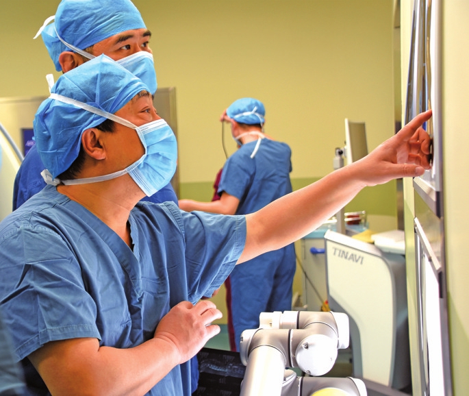 推動醫(yī)療行業(yè)發(fā)生深刻變革——手術(shù)機(jī)器人 原來這么溜